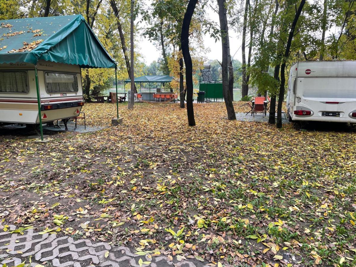 Tisza Beach Wild Camping 2 Otel Segedin Dış mekan fotoğraf